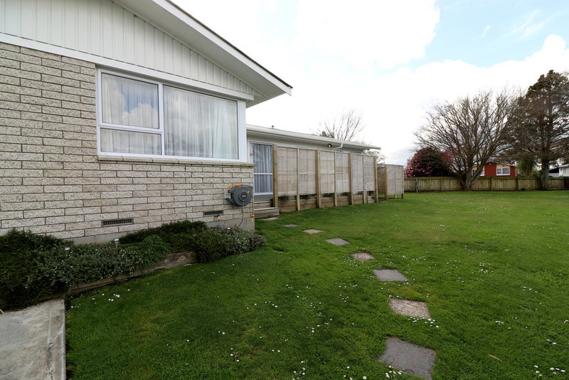 2 Margaret Place, Deanwell, Hamilton - Carousel 13