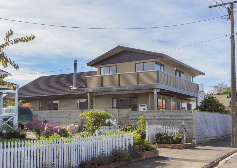 8 Tweed Street, South Hill, Oamaru - Carousel 21