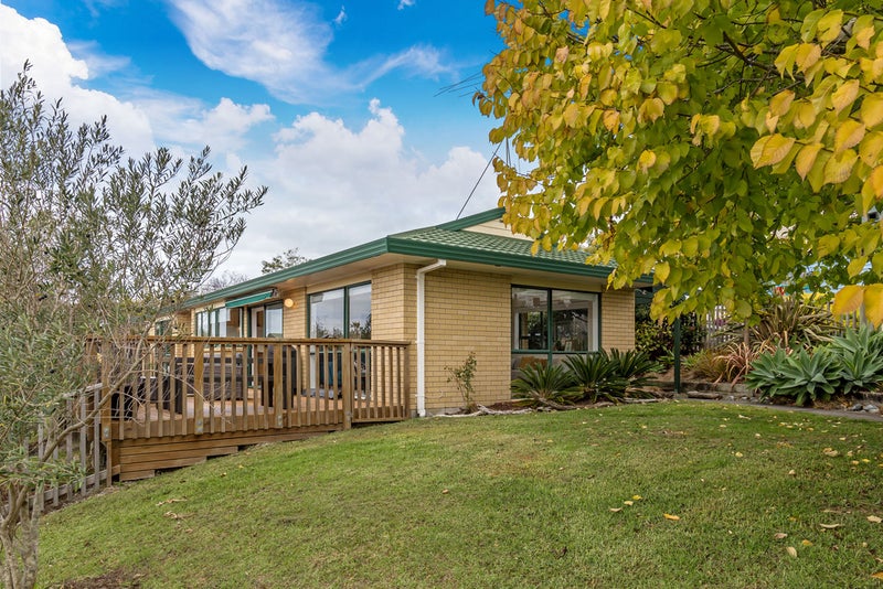 10 Charlotte Street, Stanmore Bay, Whangaparaoa - Carousel 1