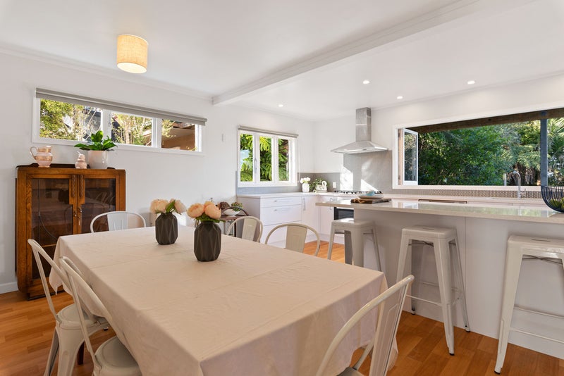 94 Kauri Point Road, Laingholm, Auckland - Carousel 25