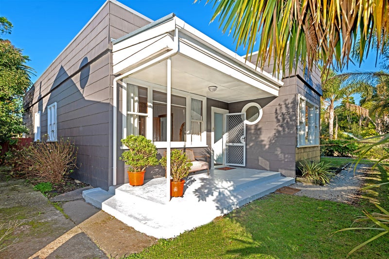 20 Dickson Street, Kaiti, Gisborne - Carousel 1