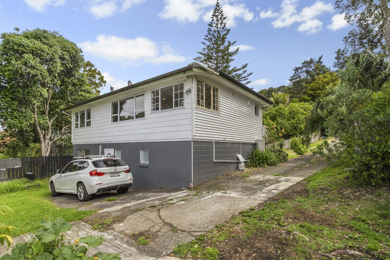 8 Kauri Point Road, Laingholm, Auckland - Carousel 2