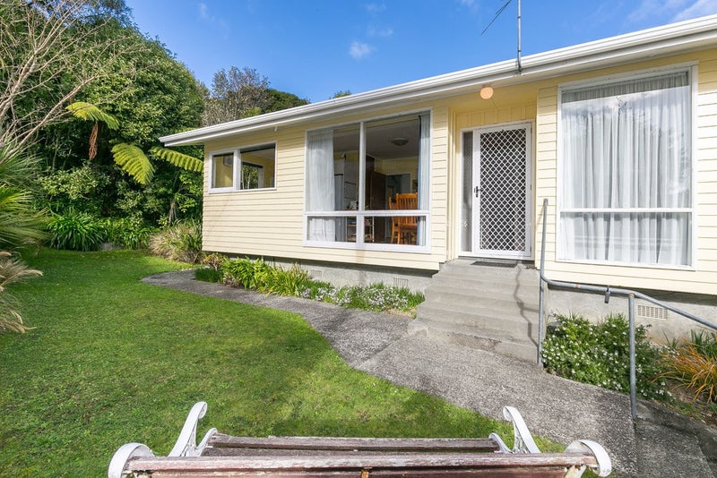 5 Silverbirch Grove, Churton Park, Wellington - Carousel 2