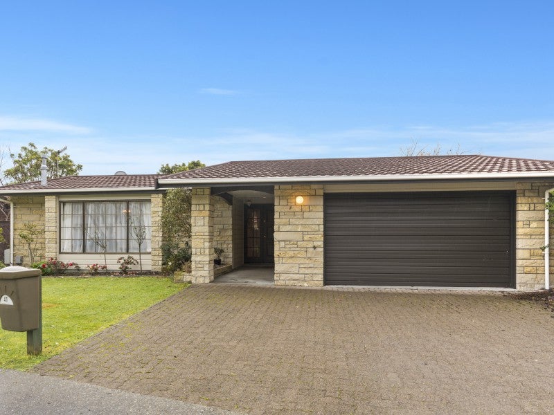 41 Waddington Drive, Naenae, Lower Hutt - Carousel 1
