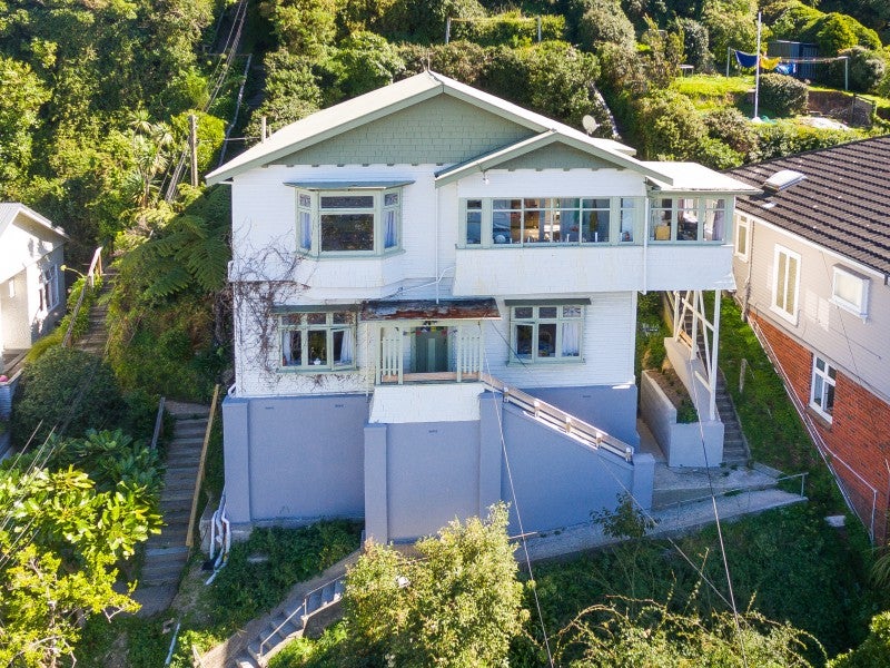 14 Sugarloaf Road, Brooklyn, Wellington - Carousel 1