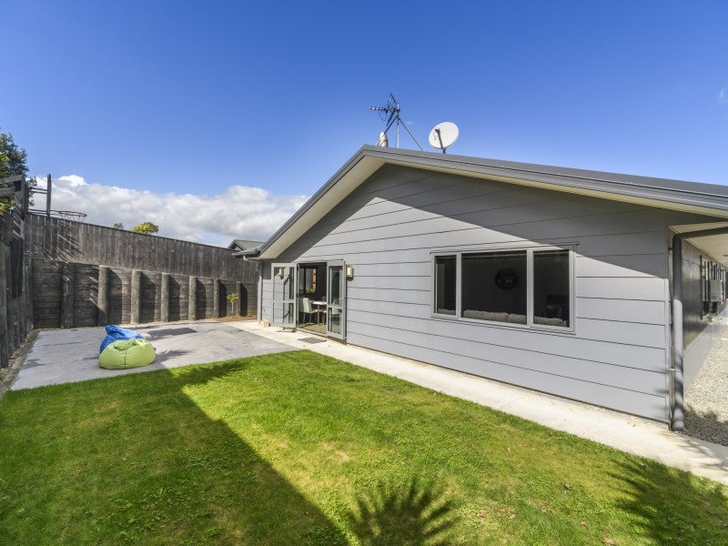 29 Dahlstrom Grove, Kelvin Grove, Palmerston North - Carousel 15