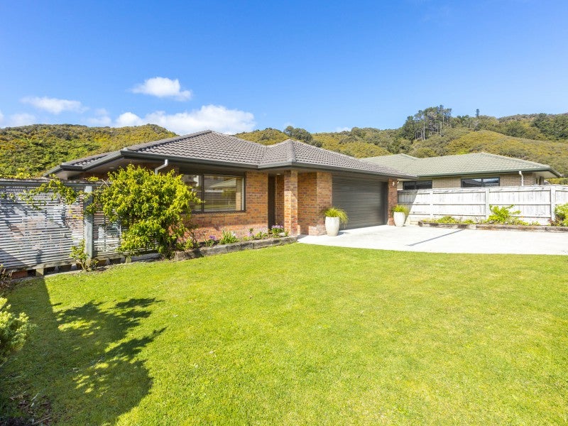 3 Aragon Grove, Kingsley Heights, Upper Hutt - Carousel 1