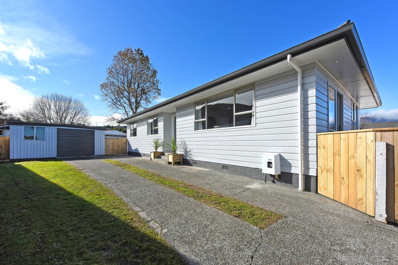 23 Harvard Grove, Totara Park, Upper Hutt - Carousel 1