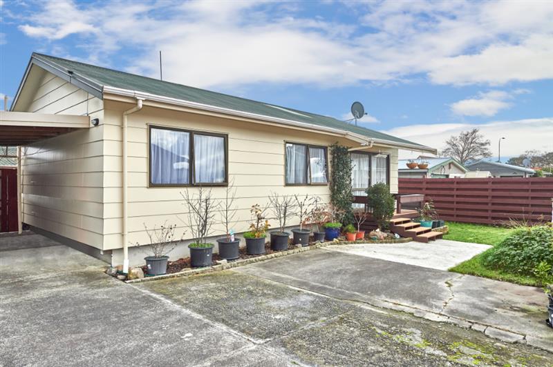8B Peter Hall Drive, Kelvin Grove, Palmerston North - Carousel 1