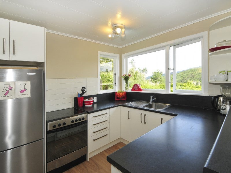 17 Waipounamu Drive, Kelson, Lower Hutt - Carousel 2