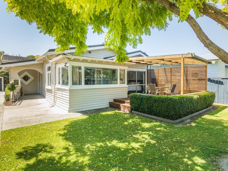 102 Heathcote Avenue, Mayfair, Hastings - Carousel 2