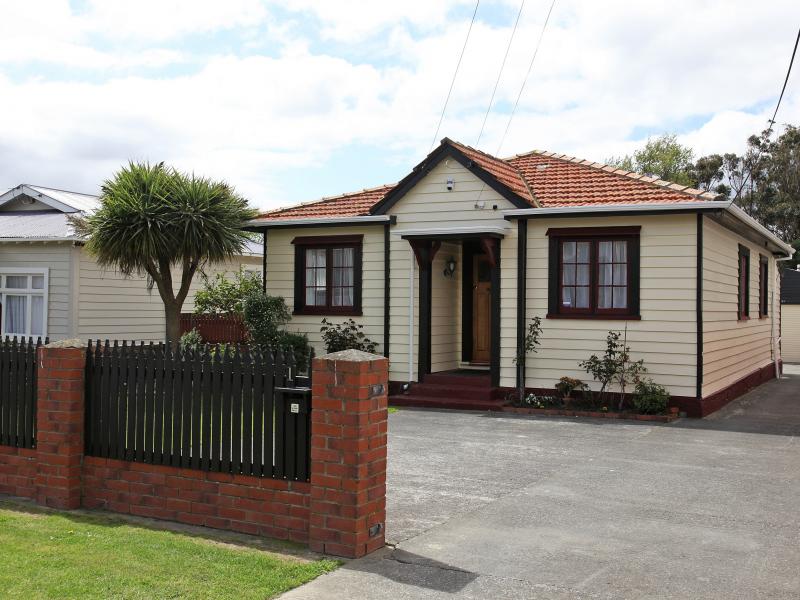 13 York Street, Moera, Lower Hutt - Carousel 1