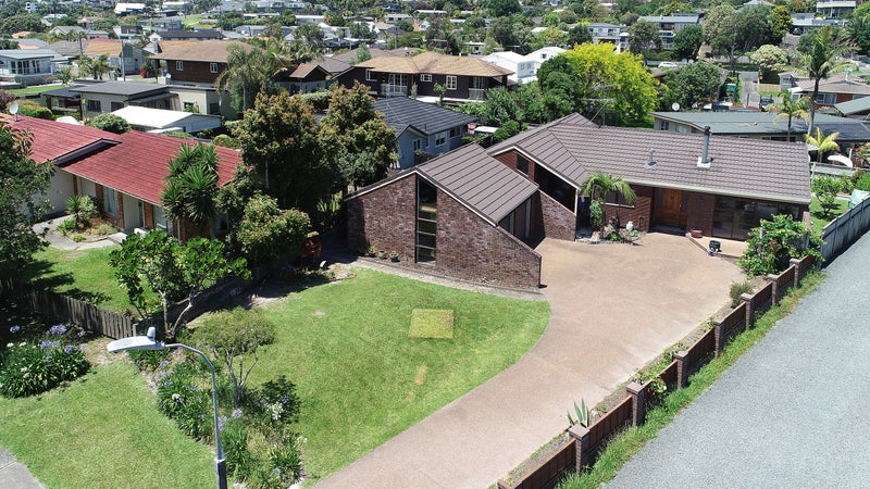 32 Walton Street, Red Beach, Whangaparāoa - Carousel 2