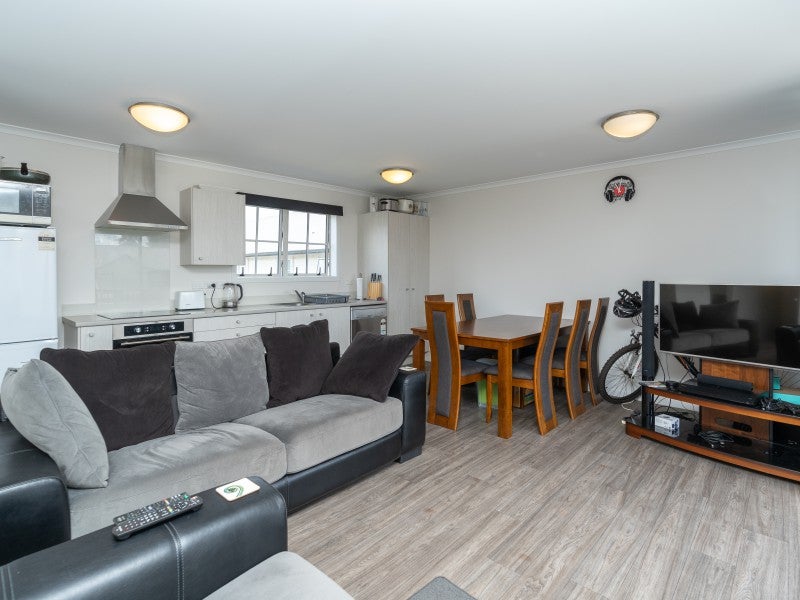 24 Chiefs Court, Hamilton East, Hamilton - Carousel 2