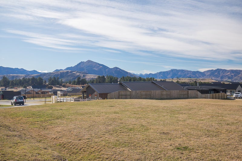 7 Bargour Street, Wānaka - Carousel 2