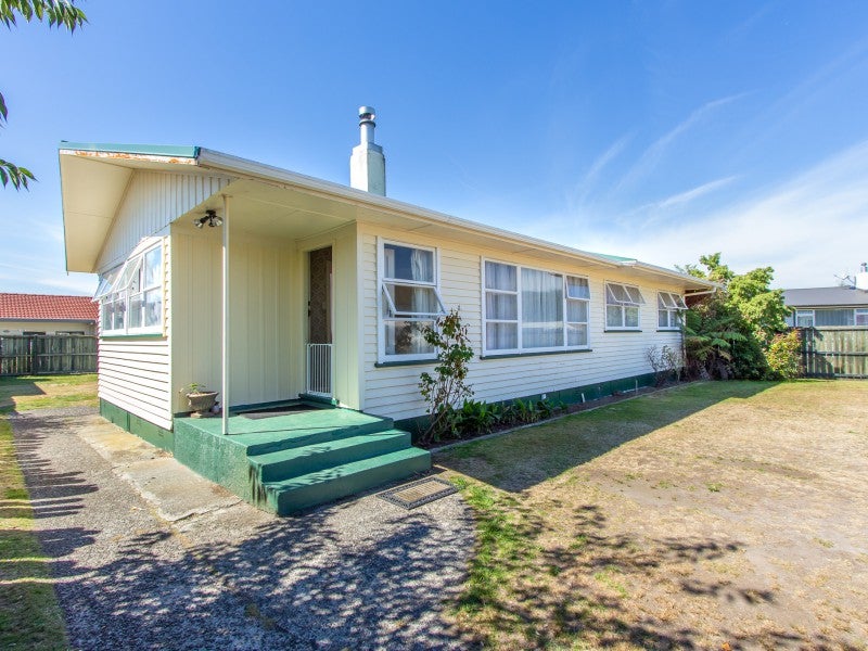 8 Clouston Crescent, Fenton Park, Rotorua - Carousel 1