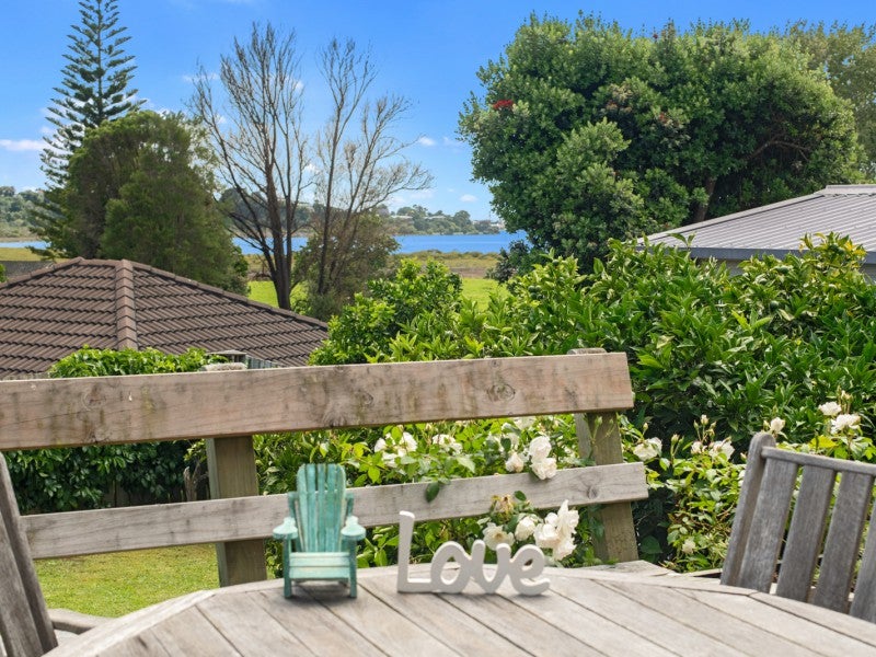 4 Waikareao Way, Brookfield, Tauranga - Carousel 2
