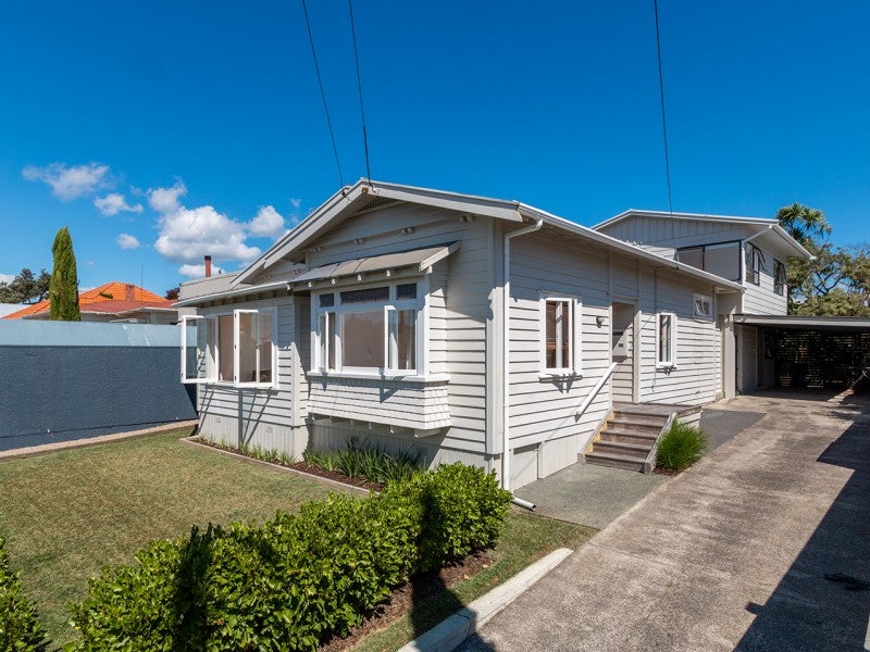 10 Westmere Park Avenue, Westmere, Auckland - Carousel 1