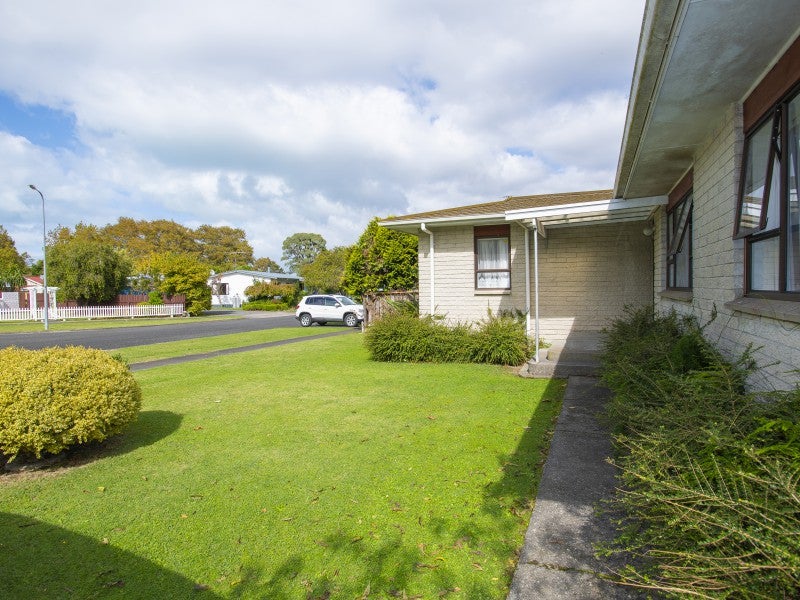 6 U'Ren Place, Riverdale, Gisborne - Carousel 2