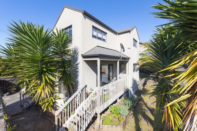 9A Kingsway Avenue, Sandringham, Auckland - Carousel 1