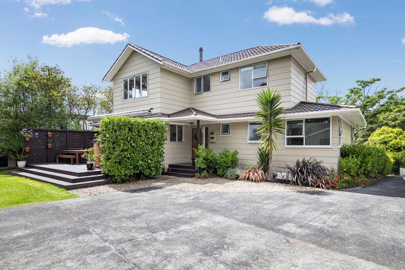 23 Staincross Street, Green Bay, Auckland - Carousel 2