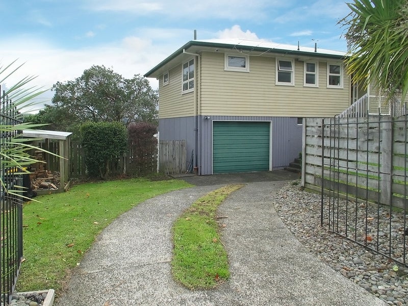 3 Bronwyn Way, Paparangi, Wellington - Carousel 2