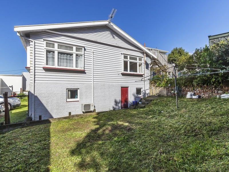 6 Helen Street, Brooklyn, Wellington - Carousel 9