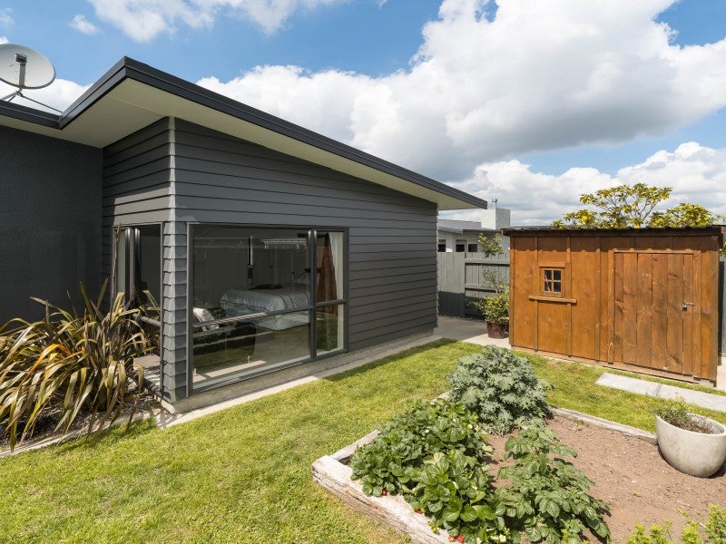 30 Pegasus Place, Kelvin Grove, Palmerston North - Carousel 21