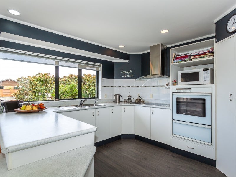 3 Jasmine Place, Fitzherbert, Palmerston North - Carousel 2