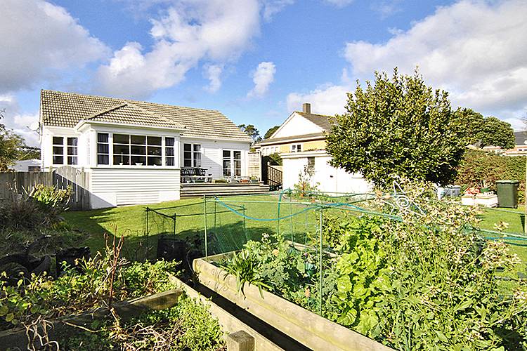 8 Bannister Avenue, Johnsonville, Wellington - Carousel 2