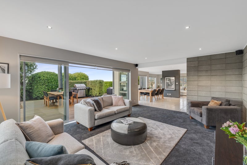 16 Ravensdale Rise, Westmorland, Christchurch - Carousel 2