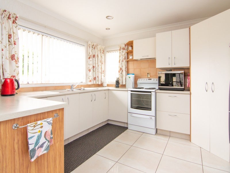 1 Foxtail Fern, Kelvin Grove, Palmerston North - Carousel 2