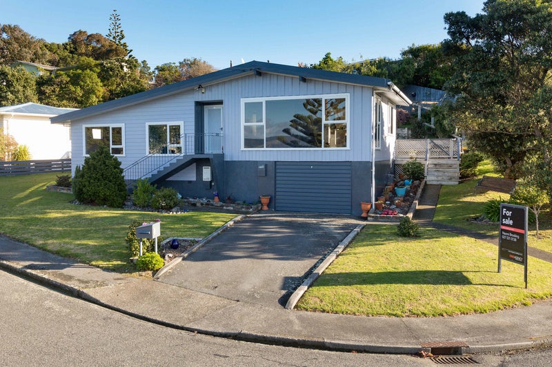 4 Makora Grove, Paremata, Porirua - Carousel 1