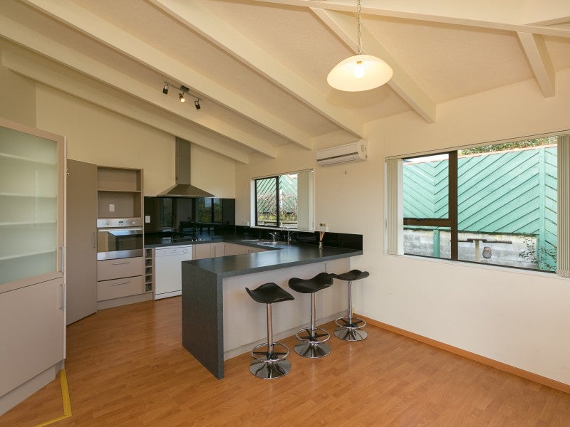 11 Keats Place, Whalers Gate, New Plymouth - Carousel 2