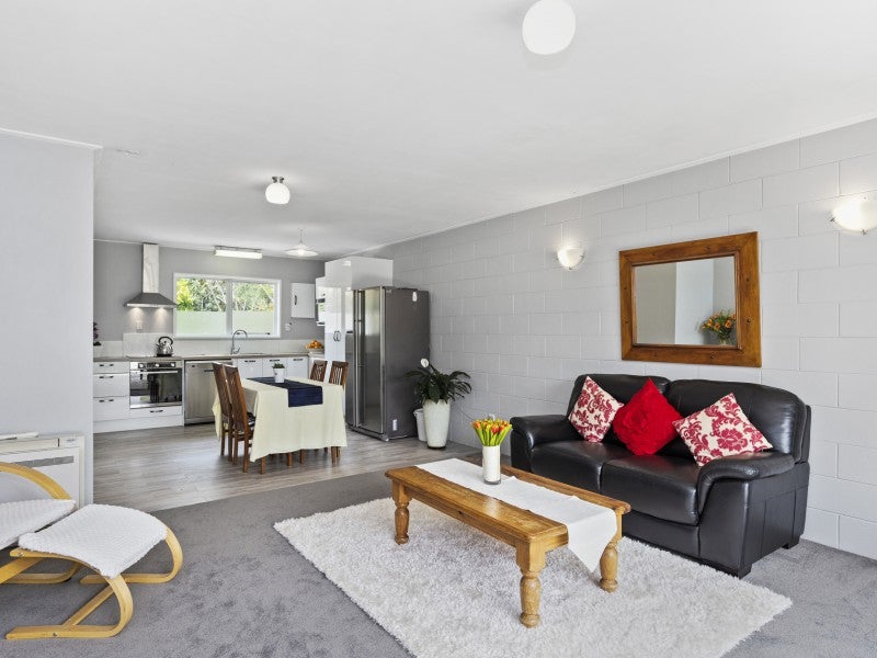 2/23 Robins Road, Judea, Tauranga - Carousel 1