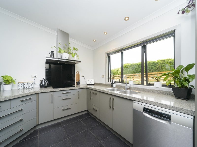 45E Briarwood Road, Kelvin Grove, Palmerston North - Carousel 2
