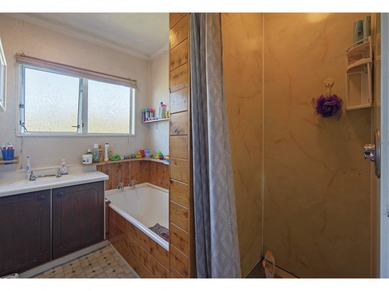 2/60 Tahunanui Drive, Tahunanui, Nelson - Carousel 7