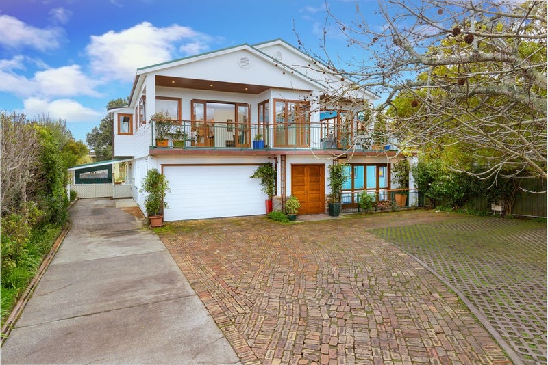 1/14 Castor Bay Road, Castor Bay, Auckland - Carousel 1