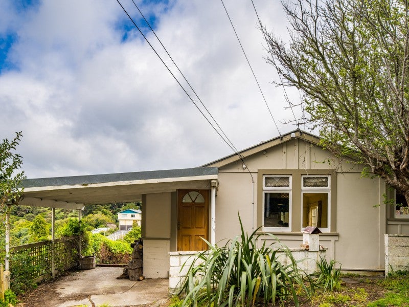93 Cluny Road, Plimmerton, Porirua - Carousel 1