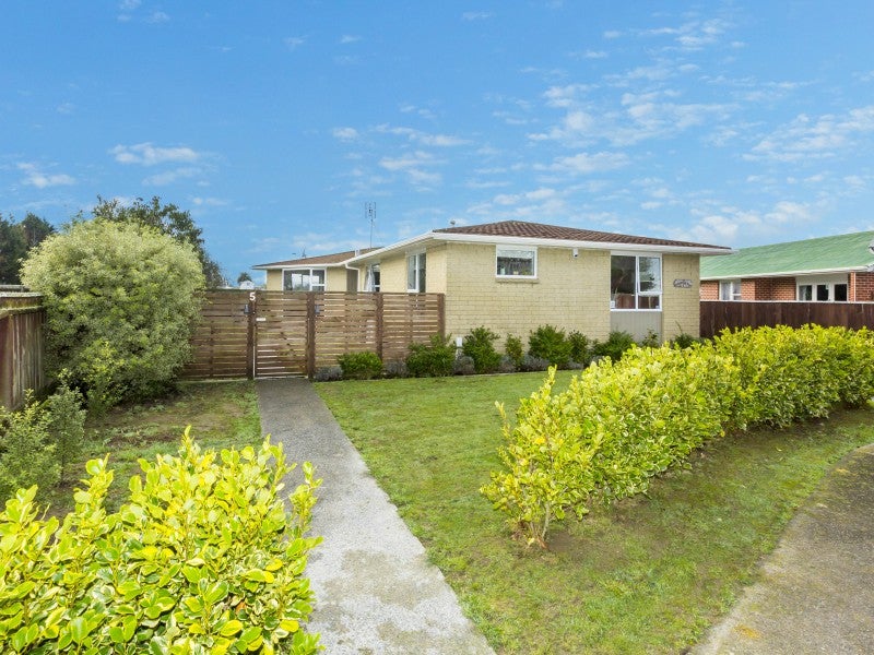 5 Mitre Grove, Trentham, Upper Hutt - Carousel 1