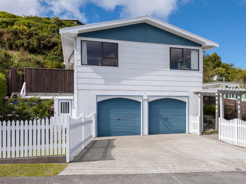 20 Kaitangata Crescent, Kelson, Lower Hutt - Carousel 1