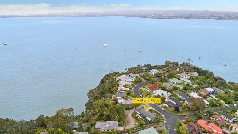 2 Valkyria Place, Beach Haven, Auckland - Carousel 26