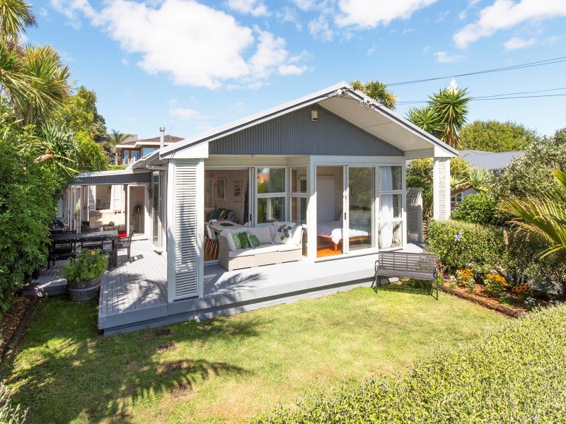 9 Harbour View Road, Leigh, Leigh - Carousel 1