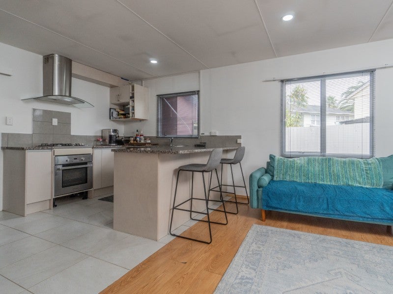 13A Pershore Place, Mangere, Auckland - Carousel 2
