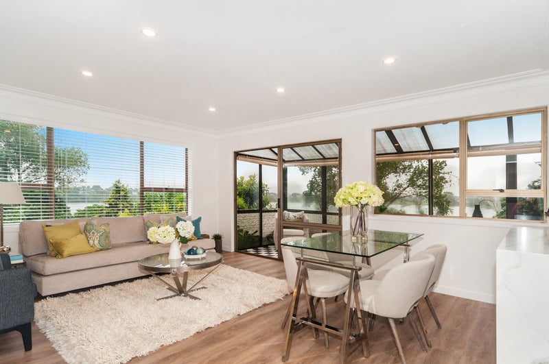 2/18 Cleary Road, Panmure, Auckland - Carousel 1