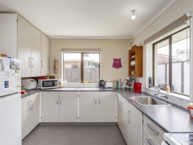 8 Charisma Court, Kelvin Grove, Palmerston North - Carousel 2