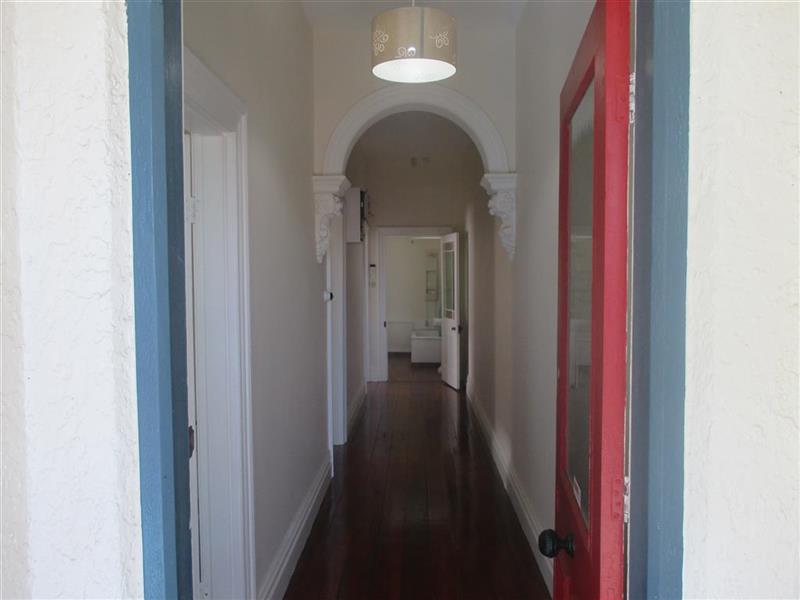 10 Defoe Place, Waltham, Christchurch - Carousel 1