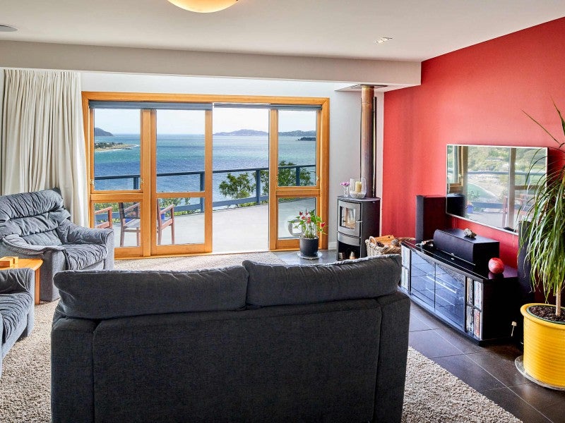46 Ferry Road, Days Bay, Lower Hutt - Carousel 2