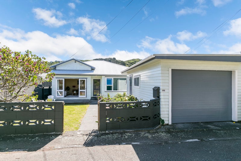 146 Clyde Street, Island Bay, Wellington - Carousel 1