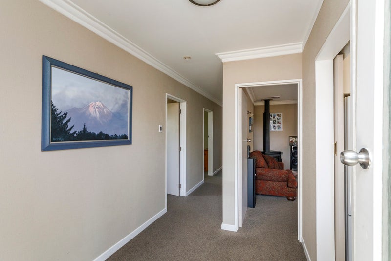 6 Tabak Crescent, Takaro, Palmerston North - Carousel 2